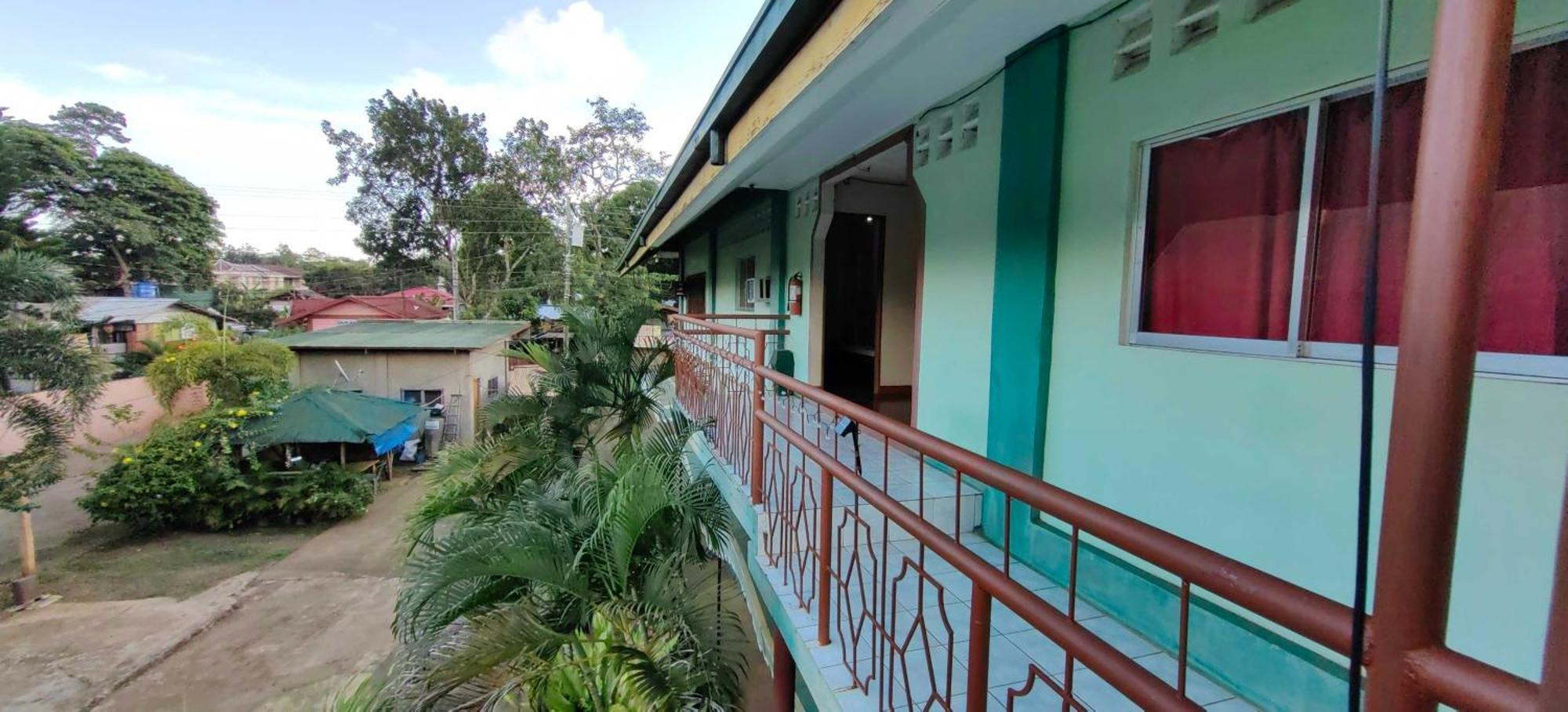 Oyo 1038 William Hearts Pension Puerto Princesa Esterno foto